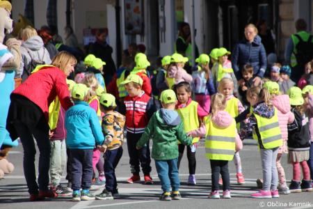 Tudi otroci kamniških šol in vrtcev so bili danes trajnostno povezavi  (147)